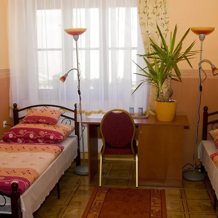 Bed & Breakfast Bator Park Panzio